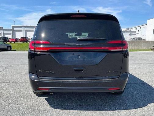 Black 2025 Chrysler Pacifica Limited