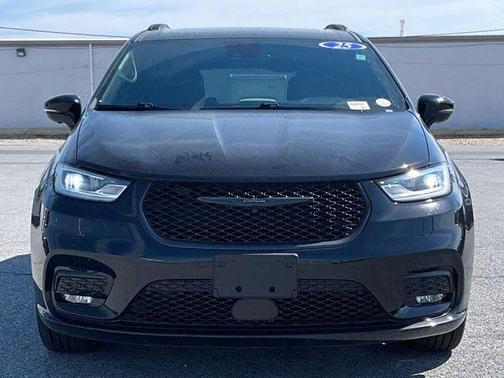 Black 2025 Chrysler Pacifica Limited