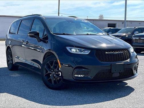 Black 2025 Chrysler Pacifica Limited