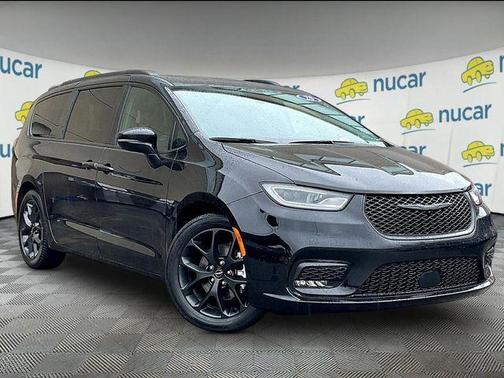 Black 2025 Chrysler Pacifica Limited