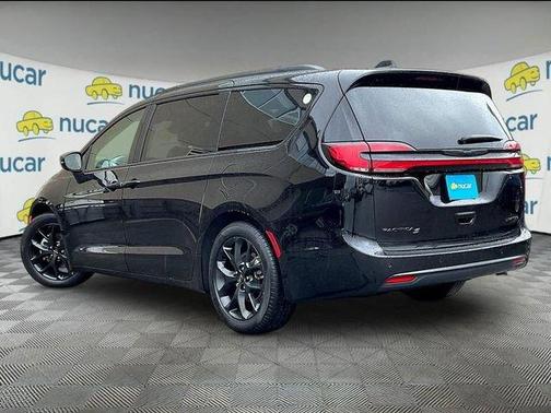 Black 2025 Chrysler Pacifica Limited