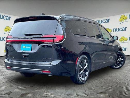Black 2025 Chrysler Pacifica Limited