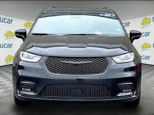 Black 2025 Chrysler Pacifica Limited