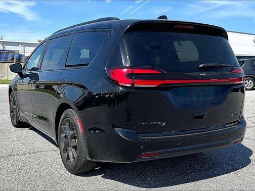 Black 2025 Chrysler Pacifica Limited