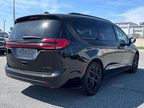 Black 2025 Chrysler Pacifica Limited