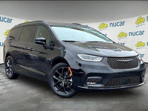 Black 2025 Chrysler Pacifica Limited