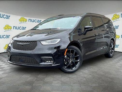 Black 2025 Chrysler Pacifica Limited