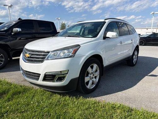 White 2017 Chevrolet Traverse 1LT