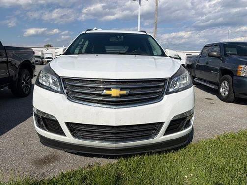 White 2017 Chevrolet Traverse 1LT