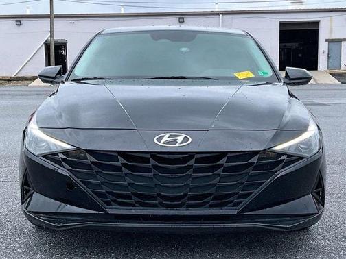 Black 2021 Hyundai ELANTRA SE