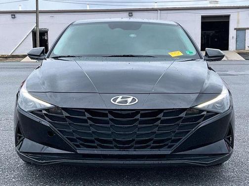 Black 2021 Hyundai ELANTRA SE