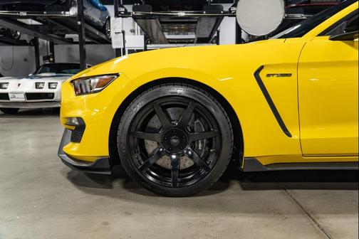 2016 Ford Shelby GT350 Base