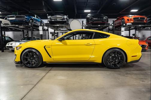 2016 Ford Shelby GT350 Base