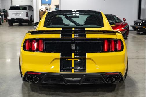 2016 Ford Shelby GT350 Base