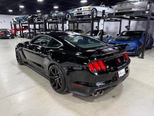 2017 Ford Shelby GT350R Base