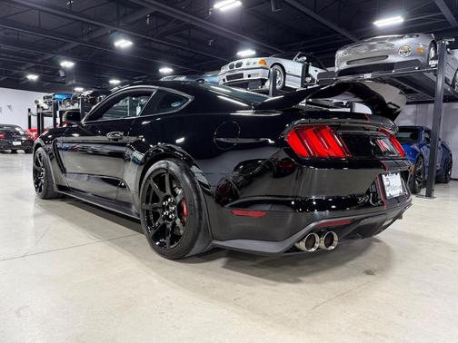 2017 Ford Shelby GT350R Base