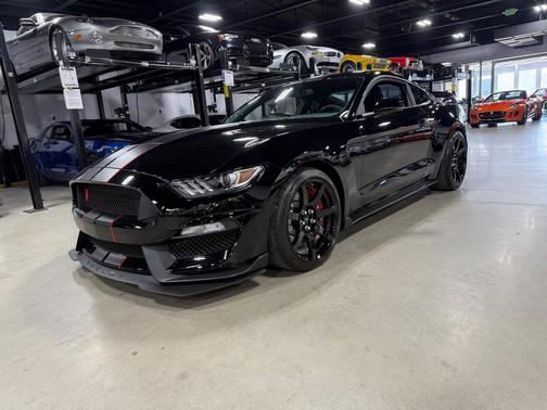 2017 Ford Shelby GT350R Base