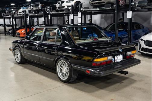 1988 BMW M5 Base