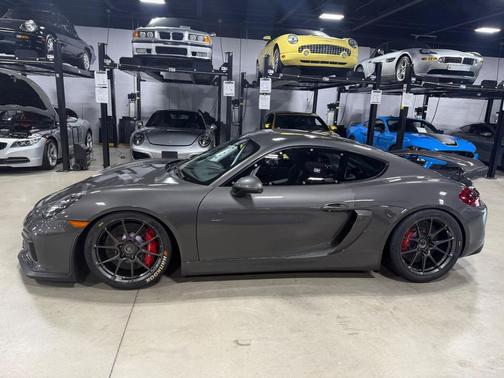 2016 Porsche Cayman GT4