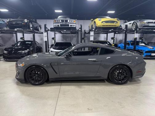 2018 Ford Shelby GT350 Base