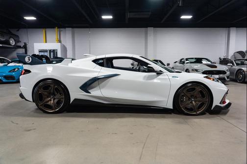 WHITE 2022 Chevrolet Corvette Stingray w/3LT