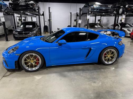 2022 Porsche 718 Cayman GT4