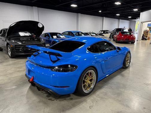 2022 Porsche 718 Cayman GT4
