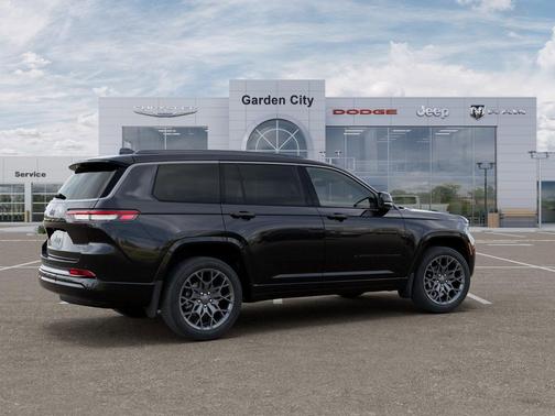 diamond black crystal pearlcoat 2026 Jeep Grand Cherokee L Summit