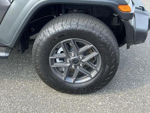 Granite Crystal Metallic Clearcoat 2026 Jeep Wrangler Sport S