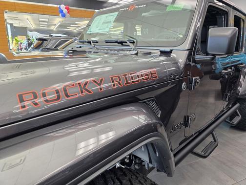 Granite Crystal Metallic Clear-Coat Exterior Paint 2026 Jeep Gladiator Sport S