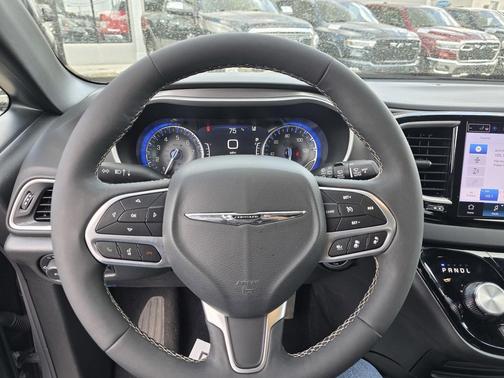 Ceramic Gray Clearcoat 2025 Chrysler Pacifica L