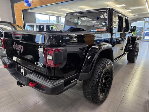 Black Clear-Coat Exterior Paint 2026 Jeep Gladiator Rubicon