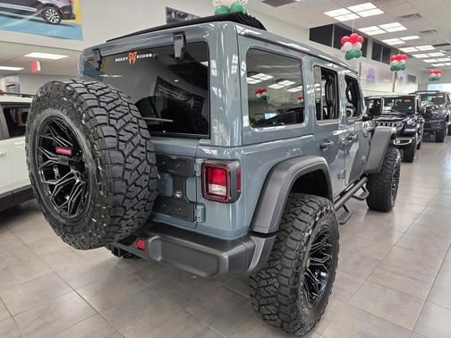 Anvil Clear-Coat Exterior Paint 2025 Jeep Wrangler Willys