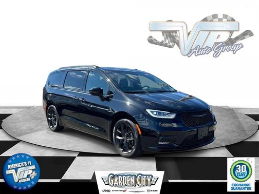 Diamond Black Crystal Pearlcoat 2026 Chrysler Pacifica Limited