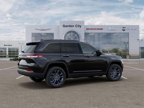 Diamond Black Crystal Pearl-Coat Exterior Paint 2026 Jeep Grand Cherokee 85th Anniversary Edition
