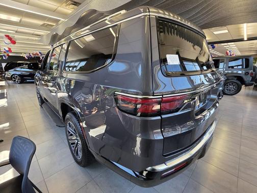 Baltic-Gray Metallic Clear-Coat Exterior Paint 2025 Jeep Wagoneer Series II 4x4