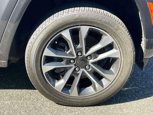 Baltic Gray Metallic Clearcoat 2022 Jeep Grand Cherokee 4xe Overland