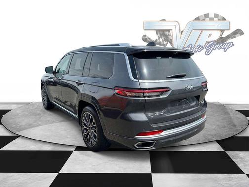 Diamond Black Crystal Pearlcoat 2023 Jeep Grand Cherokee L Summit Reserve