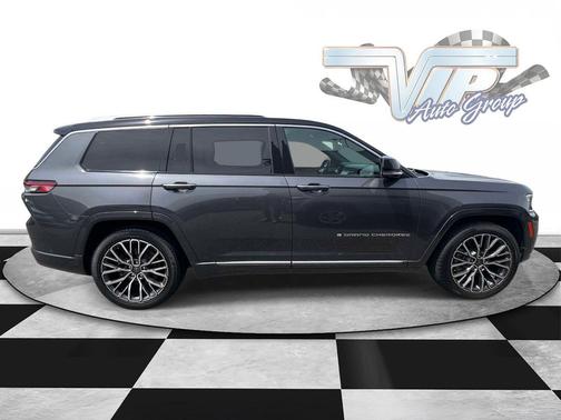 Diamond Black Crystal Pearlcoat 2023 Jeep Grand Cherokee L Summit Reserve