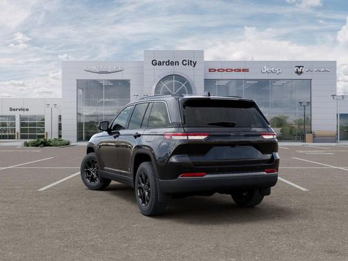 Diamond Black Crystal Pearl-Coat Exterior Paint 2026 Jeep Grand Cherokee Altitude