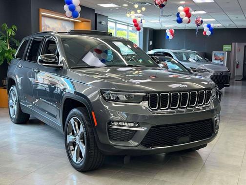 Baltic Gray Metallic Clearcoat 2024 Jeep Grand Cherokee 4xe Base