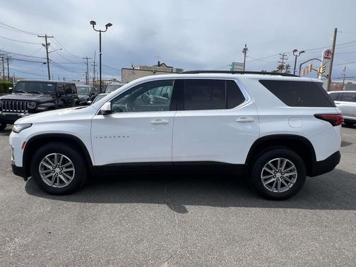 Summit White 2023 Chevrolet Traverse LT Cloth
