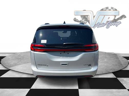 Silver Mist Clearcoat 2026 Chrysler Pacifica Limited