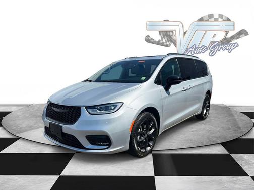 Silver Mist Clearcoat 2026 Chrysler Pacifica Limited
