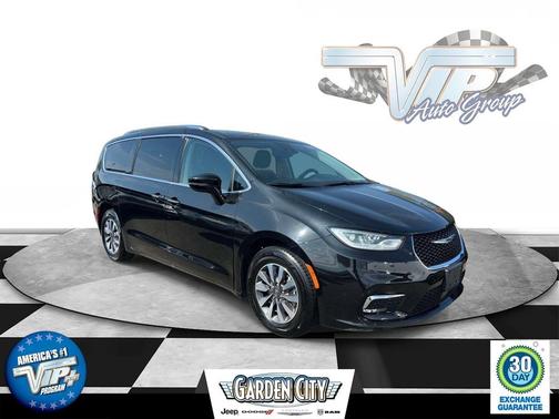 Brilliant Black Crystal Pearlcoat 2021 Chrysler Pacifica Touring L