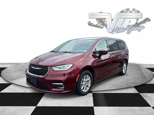 Velvet Red Pearlcoat 2023 Chrysler Pacifica Touring L