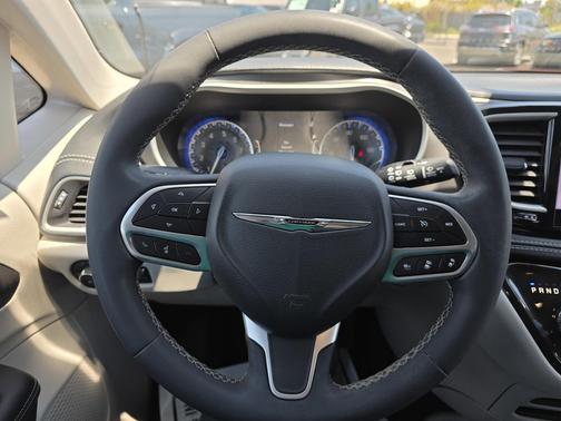 Velvet Red Pearlcoat 2023 Chrysler Pacifica Touring L