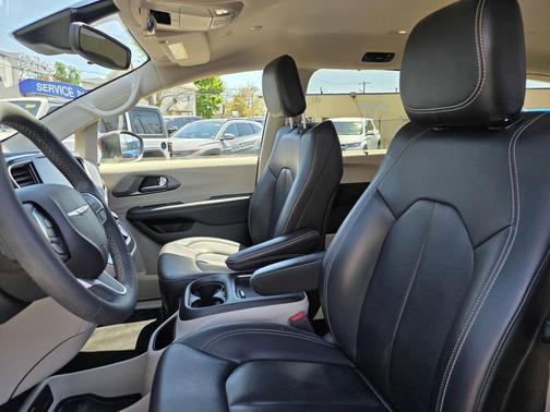 Velvet Red Pearlcoat 2023 Chrysler Pacifica Touring L