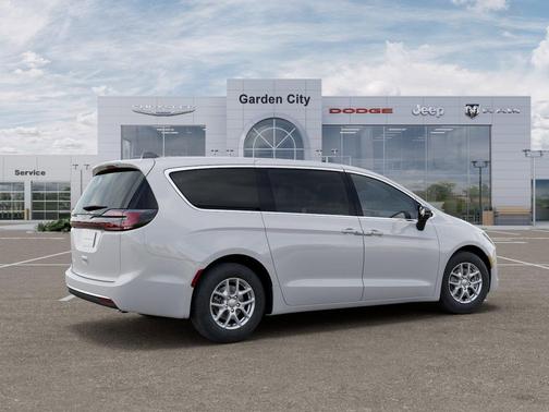 Bright White Clearcoat 2027 Chrysler Pacifica L