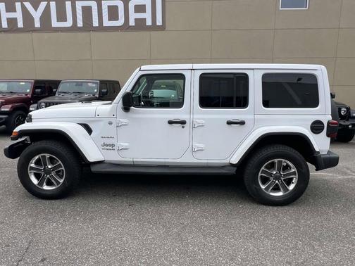Bright White Clearcoat 2020 Jeep Wrangler Unlimited Sahara